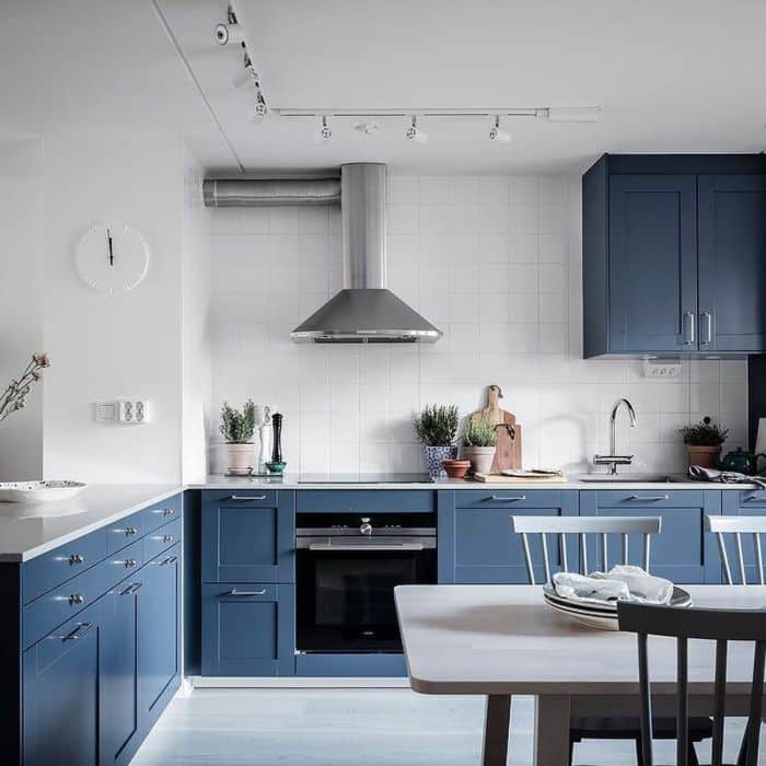 Elemen kayu di dapur Scandinavian modern